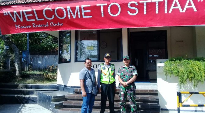 TNI – Polri di Mojokerto Lakukan Pengamanan Gereja