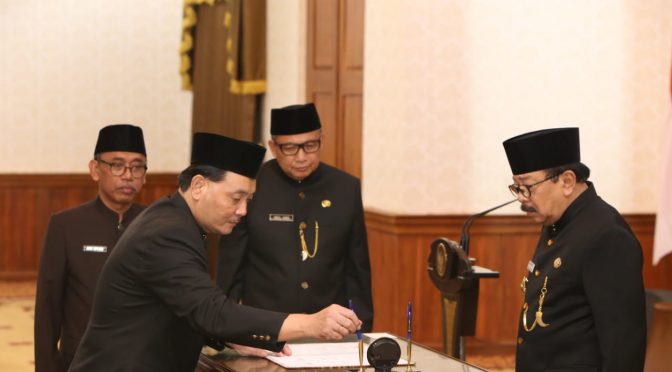 Jumadi Dilantik sebagai Pj Sekdaprov Jatim