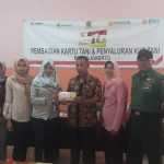 Poktan 16 Desa Kecamatan Puri Terima Kartu Tani