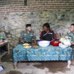Makan Bareng Warga Intisari TMMD Manunggal Bersama Rakyat