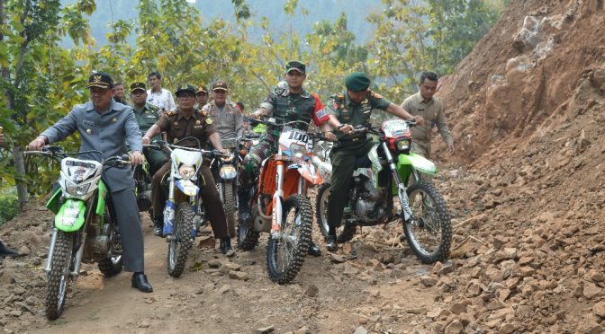Dandim 0815 Bersama Forkopimda Ngetrail Tinjau Lokasi TMMD