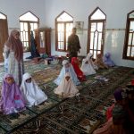 Prajurit Satgas TMMD Ajari Siswa TPQ Tata Cara Shalat