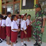 Senangnya Siswa SD Jembul Dapat Bantuan Buku Tulis