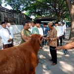 Kodim 0815 Berbagi Daging Kurban