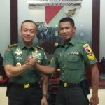 Kasad Beri Penghargaan Prajurit Kodim Kediri yang Menyelamatkan Bendera Merah Putih