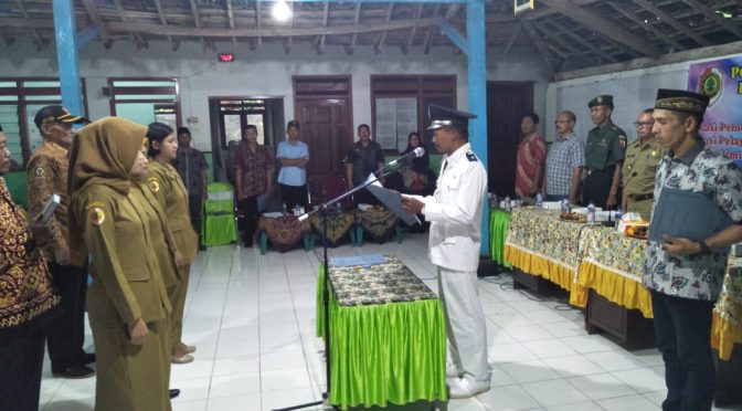 Pelantikan Tiga Perangkat Desa Dilem Disaksikan Camat dan Bati Tuud Koramil Gondang