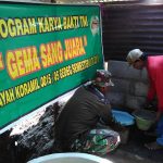 Koramil 0815/05 Gedeg Bangun Jamban Keluarga untuk 14 KK