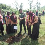 Kembangkan Wana Wisata, Kodim 0811 Tuban Tanam Pohon di Wisata Paralayang