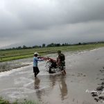 Babinsa Pungging Bersama Petani Tebar Benih Padi Situbagendit﻿