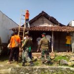 Sinergi TNI – Polri Bedah Rumah Warga Kutorejo