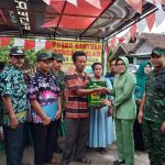 Dandim 0815 Mojokerto Serahkan Bantuan ke Warga Kutorejo Terdampak Banjir