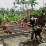 Warga Senang Tim Satgas TMMD 104 Kodim 0824/Jember Perbaiki Mushola