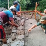 Dansatgas TMMD 104 Kodim 0824/Jember Pantau Pengerjaan Jembatan