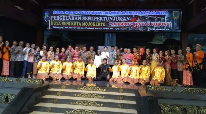 Memperkenalkan Kebudayaan Kota Mojokerto di Anjungan Jatim TMII