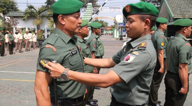 Dandim 0815 Mojokerto Lantik 41 Personel Naik Pangkat