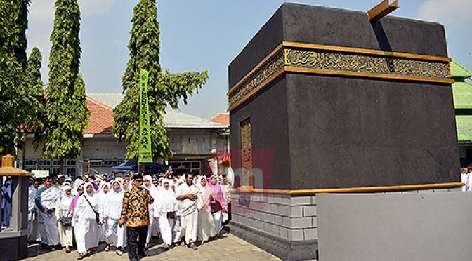 Calon Jamaah Haji Kabupaten Mojokerto Latihan Manasik Haji