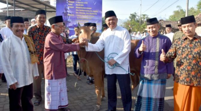 Wabup Mojokerto Pungkasiadi dan Ketua DPRD Salat Idul Adha di Desa Jrambe