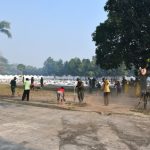 Jelang HUT ke 74 TNI, Personel Korem 082/CPYJ Bersihkan Taman Makam Pahlawan