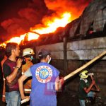 Padamkan Kebakaran Gudang Plastik di Mojokerto Libatkan Damkar Empat Kabupaten