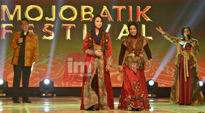 Mojo Batik Festival 2019, Kenakan Batik Khas Kota Majapahit Ning Ita Melenggok di Atas Cat Walk