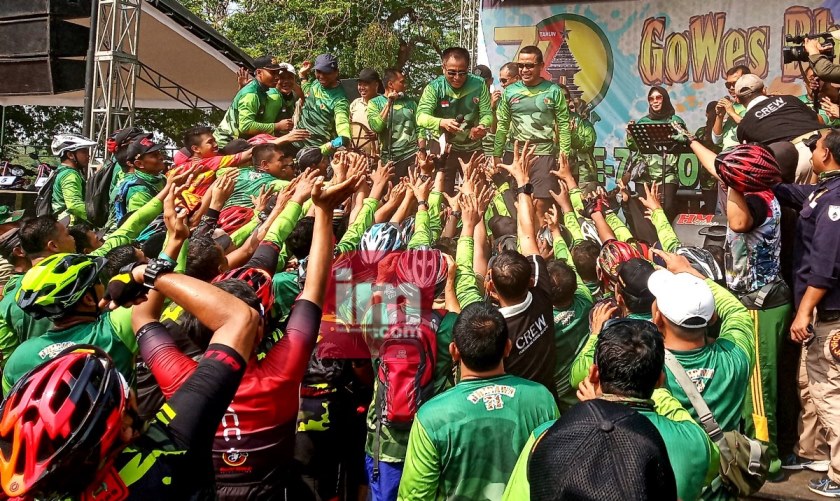 Gowes Bhirawa 71 Pangdam V Brawijaya Bersama 2000 Peserta