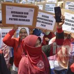 Buruh di Mojokerto Demo di Kantor Disnaker, Ini Tuntutannya