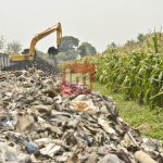 Limbah Pabrik Kertas Dibuang di Lahan Pertanian Produktif di Mojokerto