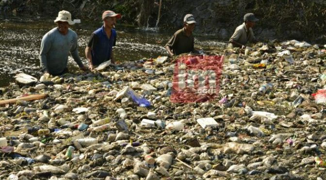 Sungai Ledeng Tercemar, Warga Modopuro Gotong Royong Bersihkan Sampah