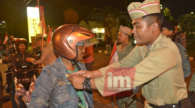 Peringati Hari Pahlawan, Polisi di Mojokerto Pakai Baju Pejuang
