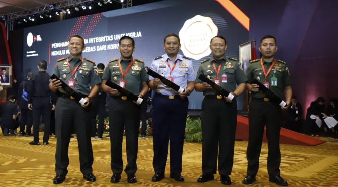 Danrem 082/CPYJ Terima Penghargaan Kemen PAN-RB