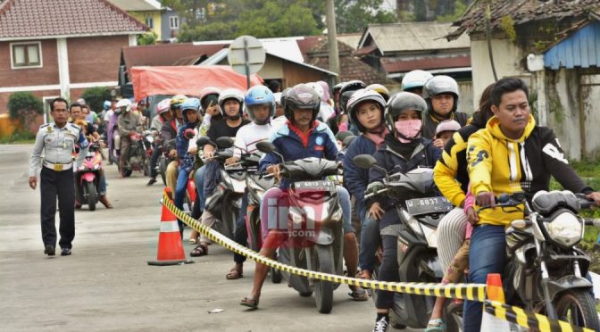 Liburan Tahun Baru Pengunjung Pemandian Air Panas Pacet