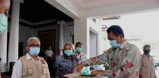 Pemkab Mojokerto Terima Sembako Penanganan Covid-19 dari Cabang Dinas Pendidikan