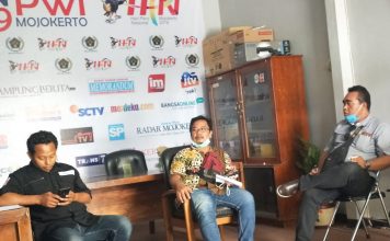 Dampak Covid-19 Pedagang Makanan Kaki Lima Majapahit Keluhkan Pembatasan Jam Dagang Dampak Covid-19 Pedagang Makanan Kaki Lima Majapahit Keluhkan Pembatasan Jam Dagang