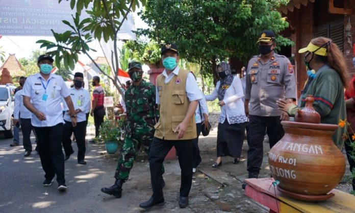 Bupati Serahkan Bantuan APD dan Logistik Penanggulangan Covid-19 di Sembilan Desa