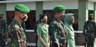 Tradisi Lepas Sambut Danrem 082/CPYJ Terapkan Physical Distancing dan Pakai Masker