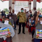 Bupati Mojokerto Meresmikan Penyaluran Bantuan Sosial Tunai APBD di Jatirejo