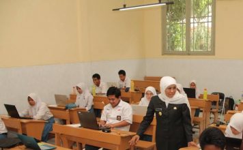 Pemprov Jatim Beri Kuota Masuk Sekolah Negeri Bagi Anak Pasukan Garda Covid-19 Pemprov Jatim Beri Kuota Masuk Sekolah Negeri Bagi Anak Pasukan Garda Covid-19