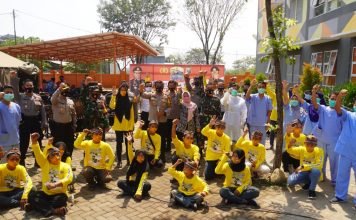 Wali Kota Ning Ita Meluncurkan Program Pengamen Tangguh Covid-19 Wali Kota Ning Ita Meluncurkan Program Pengamen Tangguh Covid-19
