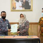 Wali Kota Mojokerto Serahkan Sertifikat Tanah Aset