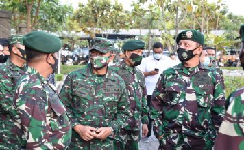 Pangkostrad Kunjungi Yonif Para Raider 503/MK dan Pabrik Keramik