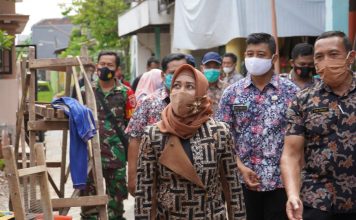 Ning Ita Minta Bedah 100 Rumah Selesai Tepat Waktu