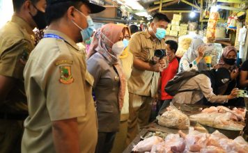 Harga Ayam di Mojokerto Naik Rp 10 Ribu per Ekor, Ning Ita Sidak Pasar