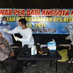 Personel Polres Mojokerto Tes Swab Anti Gen Covid-19