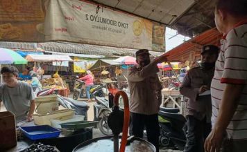 Satgas Pangan Polresta Mojokerto Cek Minyak Goreng Curah di Empat Toko, Stok Melimpah