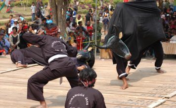 Atraksi Bantengan Meriahkan Gelar Seni Budaya di Ubalan Pacet