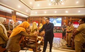 Pj Wali Kota Mojokerto Minta ASN Tingkatkan Kualitas Pelayanan Publik, Masyarakat Adalah Raja