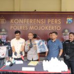 Rilis pelaku pembuangan bayi di Polres Mojokerto, Selasa (9/4/2024). IM.com/uyo/