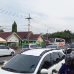 Kepadatan arus lalu lintas di jalur arteri Bandarkedungmulyo Jombang, Rabu (10/4/2024). IM.com/Karimatul Maslaha/