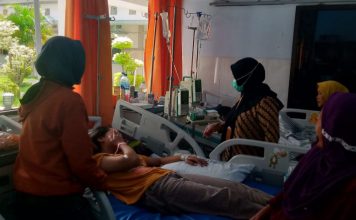 Waspada, Angka Kematian DBD di Jombang Capai 12 Orang, Cegah dengan PSN Pasien DBD menjalani perawatan di RSUD Jombang. IM.com/Karimatul Maslahah/