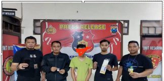 Mantan PNS di Jombang dibekuk polisi karena kedapatan transaksi sabu.